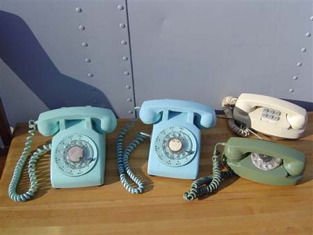 Telephones,color2